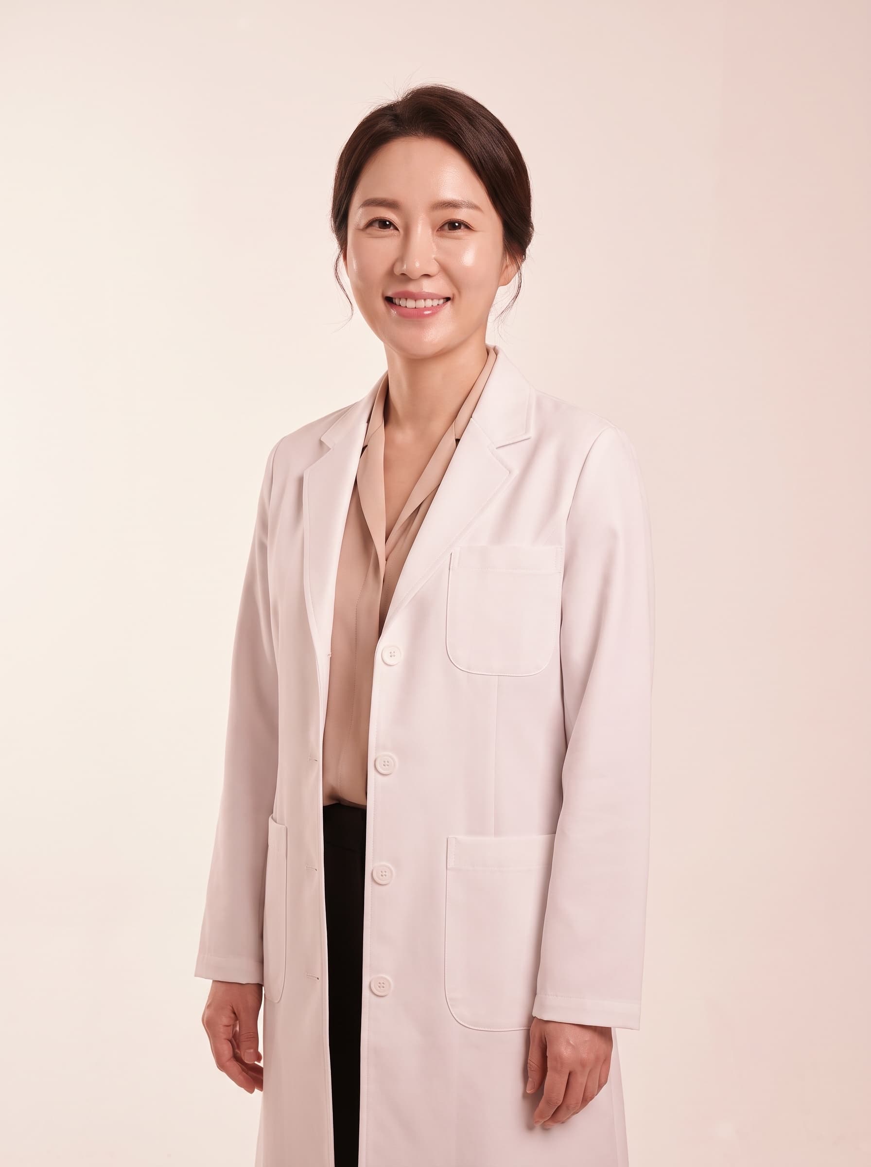 온더피부과의원 대표원장 한지원 프로필 사진